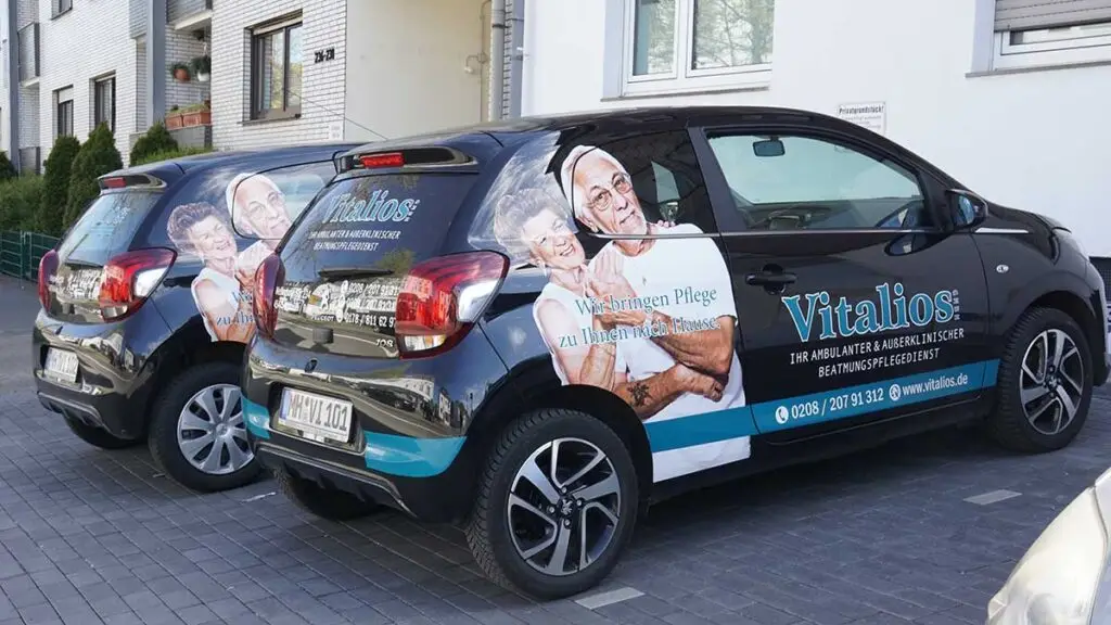 Außenaufnahme vom Fuhrpark und den Firmenautos der Vitalios GmbH in Mülheim an der Ruhr